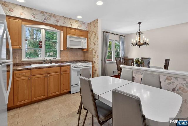 106 Walnut Street, Oakland, NJ 07436