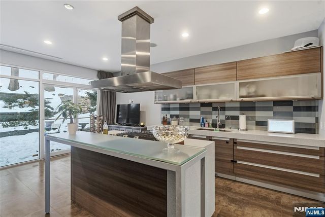 760 Undercliff B, Edgewater, NJ 07020