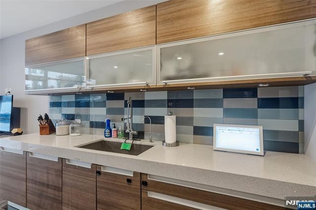 760 Undercliff B, Edgewater, NJ 07020