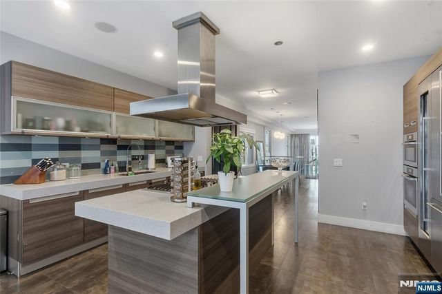 760 Undercliff B, Edgewater, NJ 07020