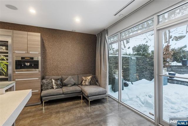 760 Undercliff B, Edgewater, NJ 07020