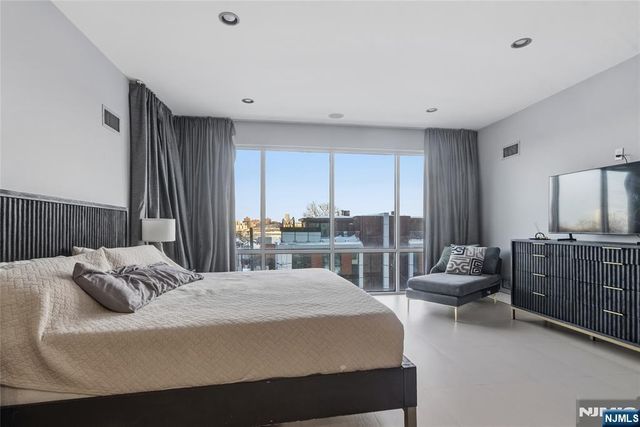 760 Undercliff B, Edgewater, NJ 07020