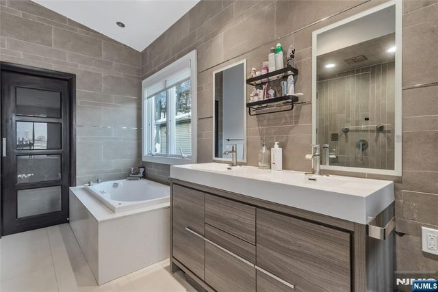 760 Undercliff B, Edgewater, NJ 07020