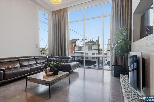 760 Undercliff B, Edgewater, NJ 07020