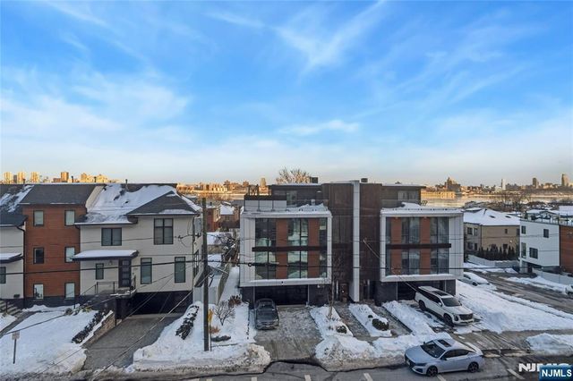 760 Undercliff B, Edgewater, NJ 07020