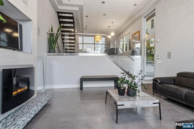 760 Undercliff B, Edgewater, NJ 07020