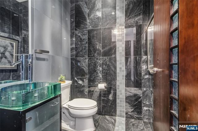 760 Undercliff B, Edgewater, NJ 07020