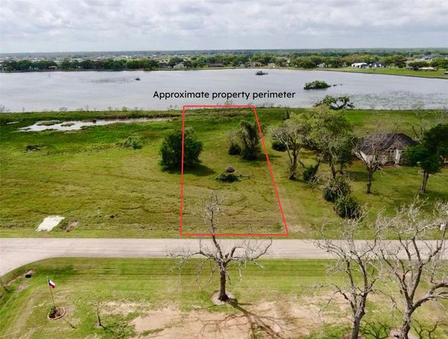 819 Bar X Trail, Angleton, TX 77515