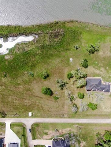 819 Bar X Trail, Angleton, TX 77515