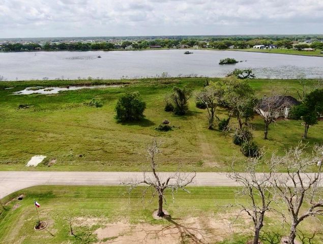 819 Bar X Trail, Angleton, TX 77515