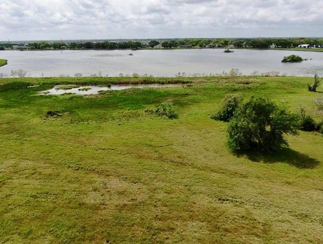 819 Bar X Trail, Angleton, TX 77515