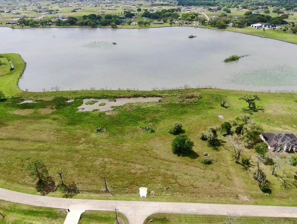 819 Bar X Trail, Angleton, TX 77515