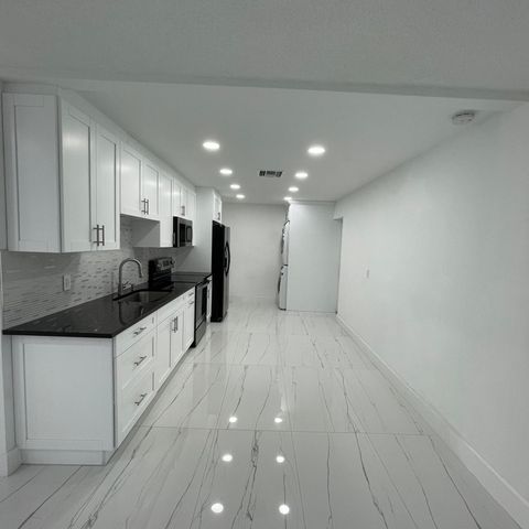 528 N Margaret Court, West Palm Beach, FL 33413