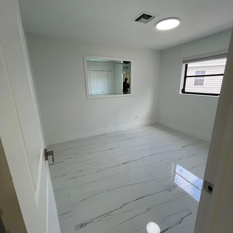 528 N Margaret Court, West Palm Beach, FL 33413