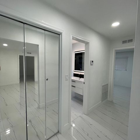 528 N Margaret Court, West Palm Beach, FL 33413
