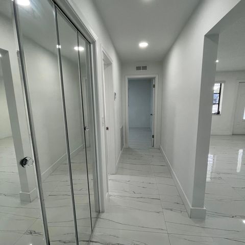 528 N Margaret Court, West Palm Beach, FL 33413