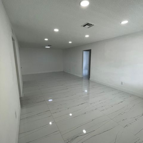 528 N Margaret Court, West Palm Beach, FL 33413