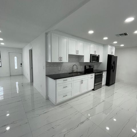 528 N Margaret Court, West Palm Beach, FL 33413