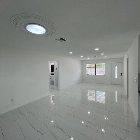 528 N Margaret Court, West Palm Beach, FL 33413