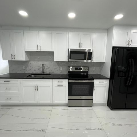 528 N Margaret Court, West Palm Beach, FL 33413