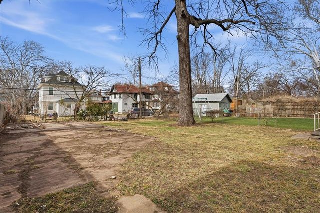 3632 Virginia Avenue, Kansas City, MO 64109