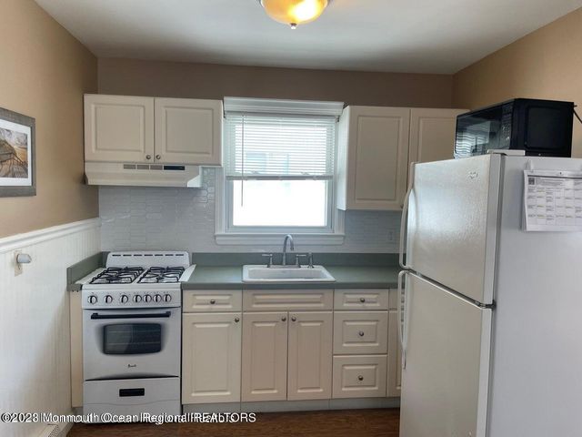 15 Elizabeth Avenue, Lavallette, NJ 08735