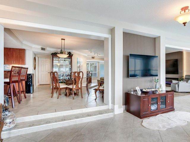 210 DOLPHIN POINT B, Clearwater Beach, FL 33767