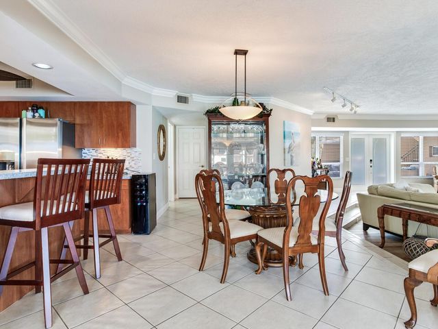 210 DOLPHIN POINT B, Clearwater Beach, FL 33767