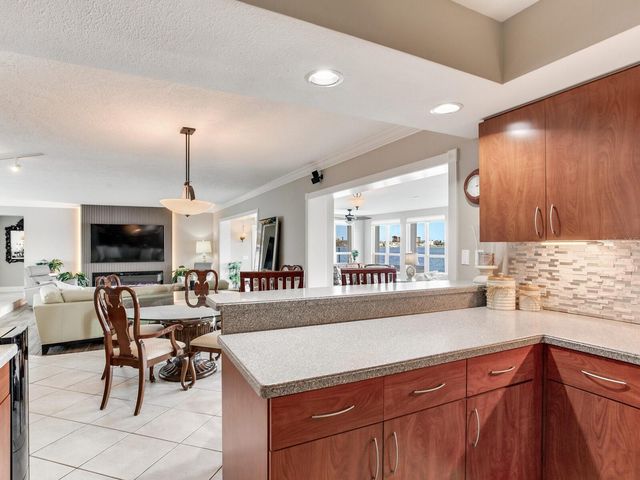 210 DOLPHIN POINT B, Clearwater Beach, FL 33767