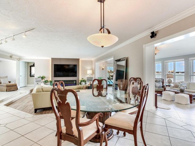 210 DOLPHIN POINT B, Clearwater Beach, FL 33767