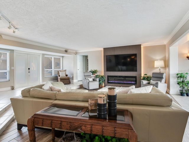 210 DOLPHIN POINT B, Clearwater Beach, FL 33767