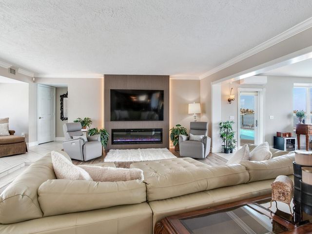 210 DOLPHIN POINT B, Clearwater Beach, FL 33767
