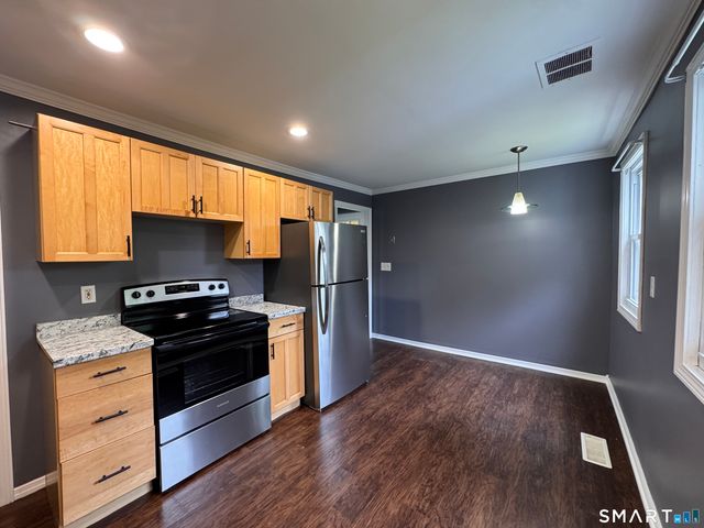 19-23 Hull Place, Seymour, CT 06483