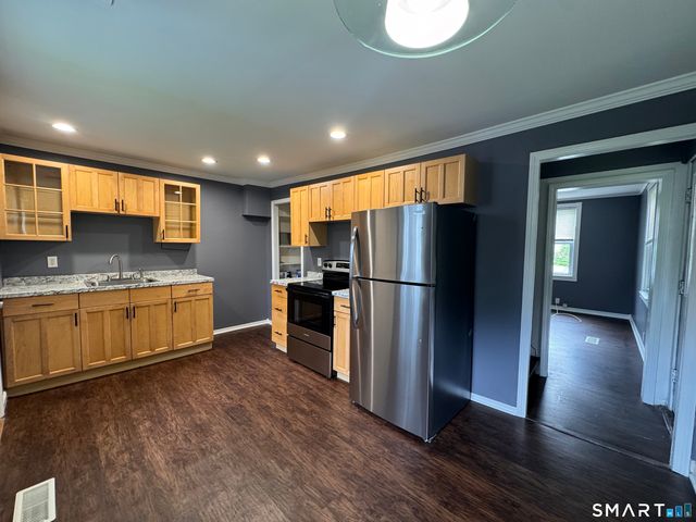 19-23 Hull Place, Seymour, CT 06483