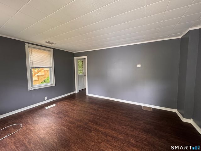 19-23 Hull Place, Seymour, CT 06483