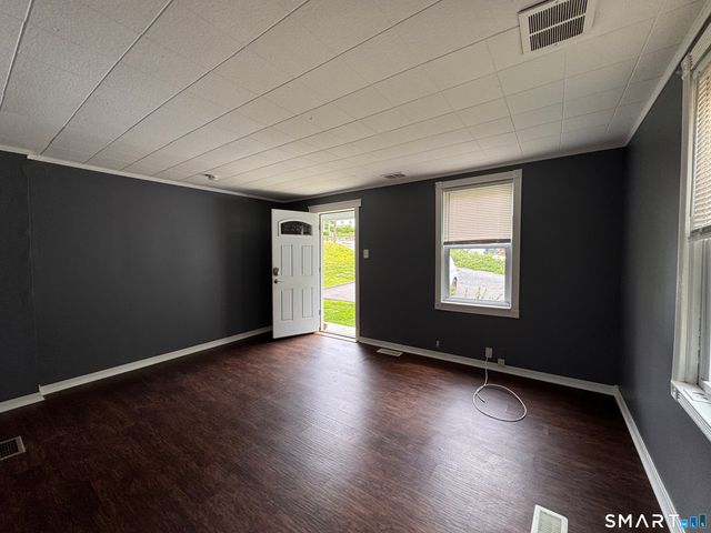 19-23 Hull Place, Seymour, CT 06483