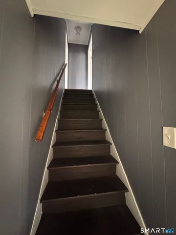 19-23 Hull Place, Seymour, CT 06483