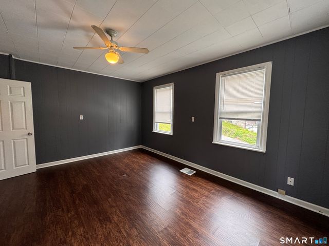 19-23 Hull Place, Seymour, CT 06483