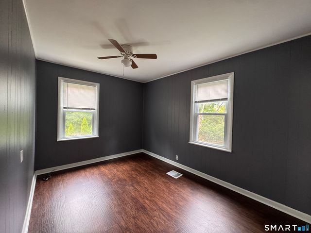 19-23 Hull Place, Seymour, CT 06483