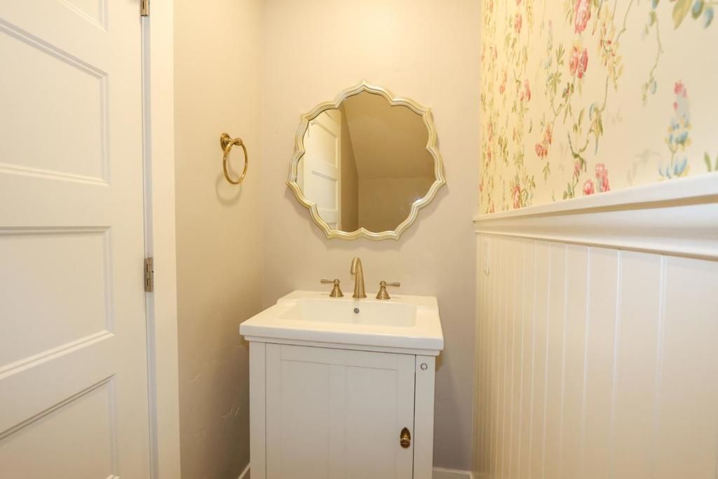 Image 5 of property listing at 450 Granite Way, Aptos, CA 95003