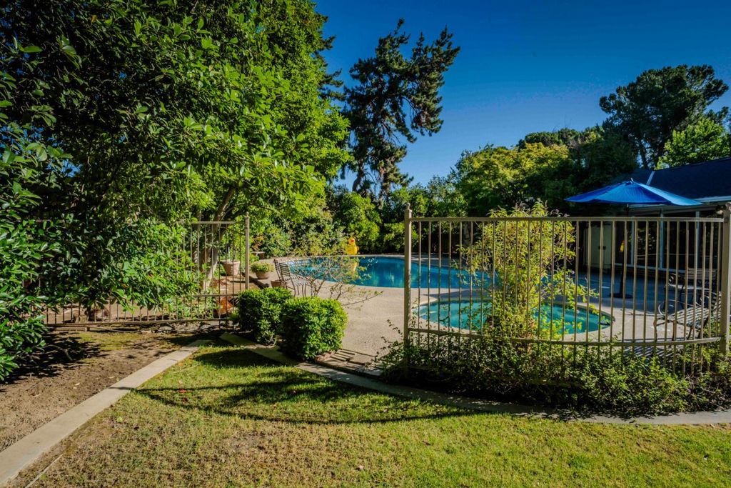 Image 13 of property listing at 6343 N Teilman Avenue, Fresno, CA 93711