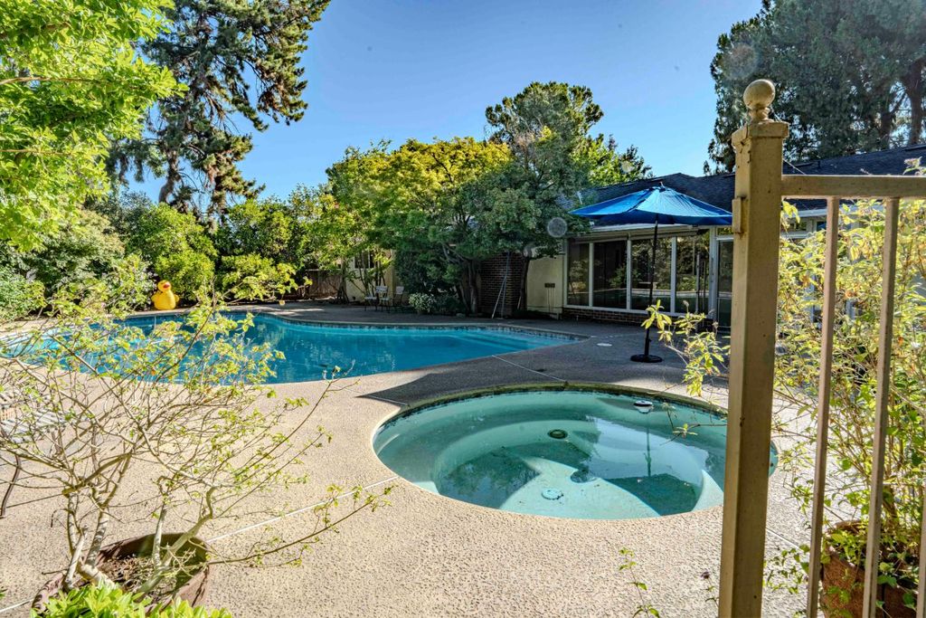 Image 14 of property listing at 6343 N Teilman Avenue, Fresno, CA 93711