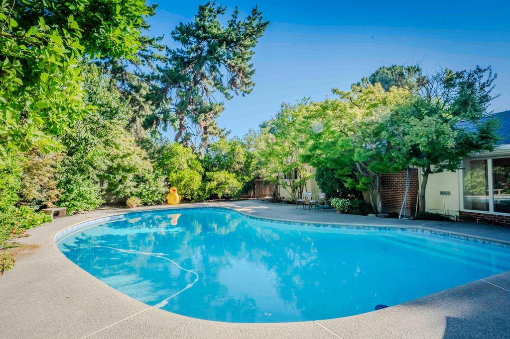 Image 15 of property listing at 6343 N Teilman Avenue, Fresno, CA 93711
