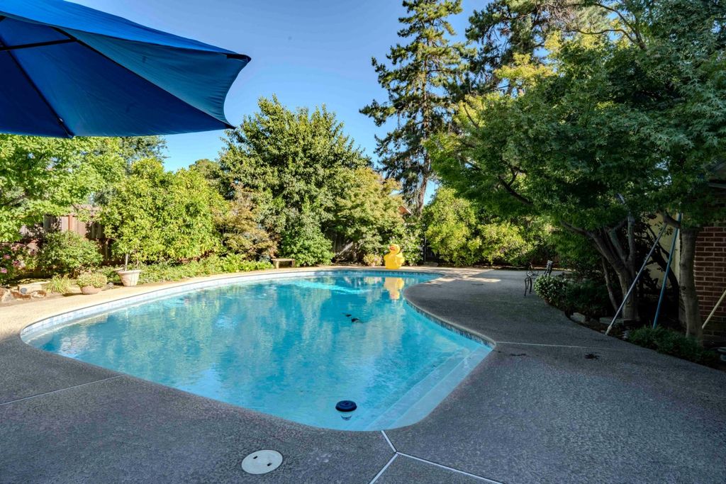 Image 6 of property listing at 6343 N Teilman Avenue, Fresno, CA 93711