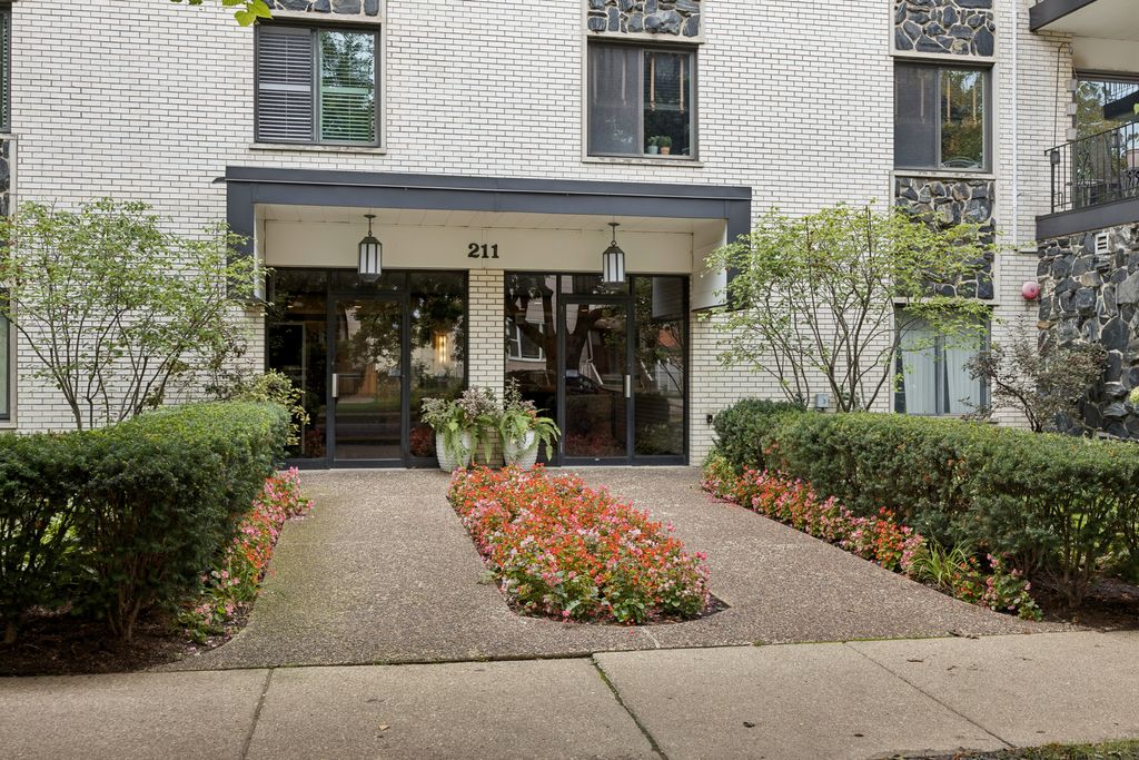 211 Elgin Avenue 5J, Forest Park, IL 60130 — exterior