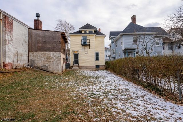 207 W Grand St, Elizabeth City, NJ 07202