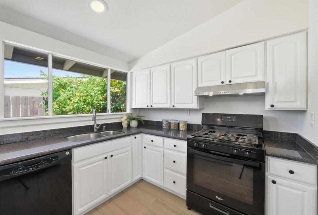 Image 11 of property listing at 1377 Sandia Avenue, Sunnyvale, CA 94089