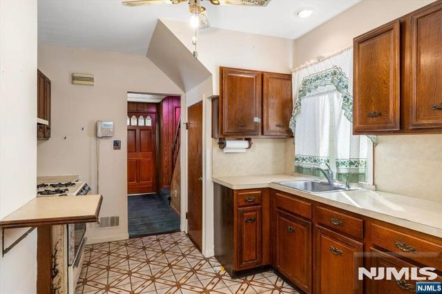 44 Garden Street, Ridgefield Park, NJ 07660