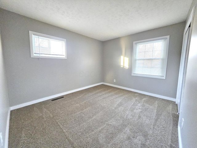 2906 La Rosa Drive, Grove City, OH 43123