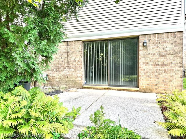 26949 Farmbrook Villa Drive 96, Southfield, MI 48034